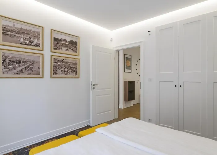 Borghese Grand Caravel * Warna