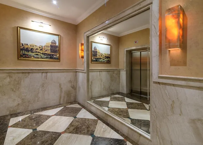 Borghese Grand Caravel Apartment Warna